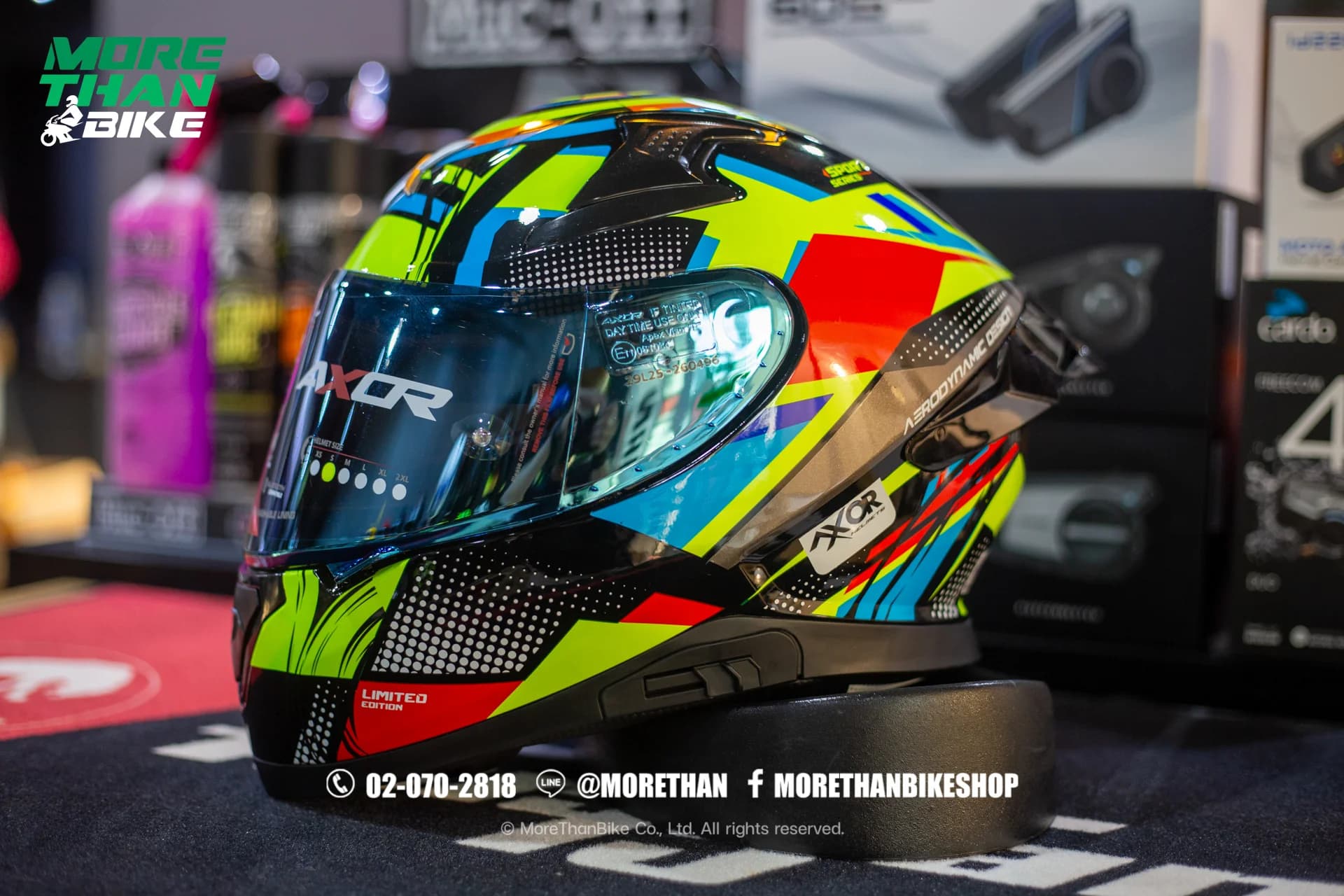 หมวกกันน็อค AXOR รุ่น Apex ลาย Vivid Black/Neon
