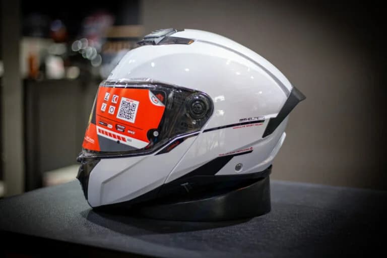 หมวกกันน็อค MT รุ่น Atom 2 SV สี Solid Gloss White (ขาว)